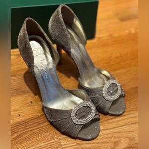 High Heels party shoes size 6.5
from Brasil 🇧🇷 barely used!